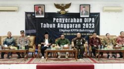 Jajaran pejabat di tanah datar