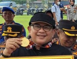 Ketua PWI Riau Terima Medali Penghargaan dari Kapolda