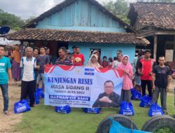 Anggota DPR dari Demokrat Berbagi Sembako di Tiga Kabupaten