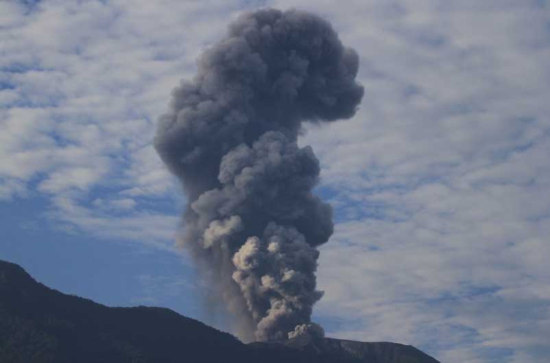 Gunung Marapi erupsi. (republika.co.id)