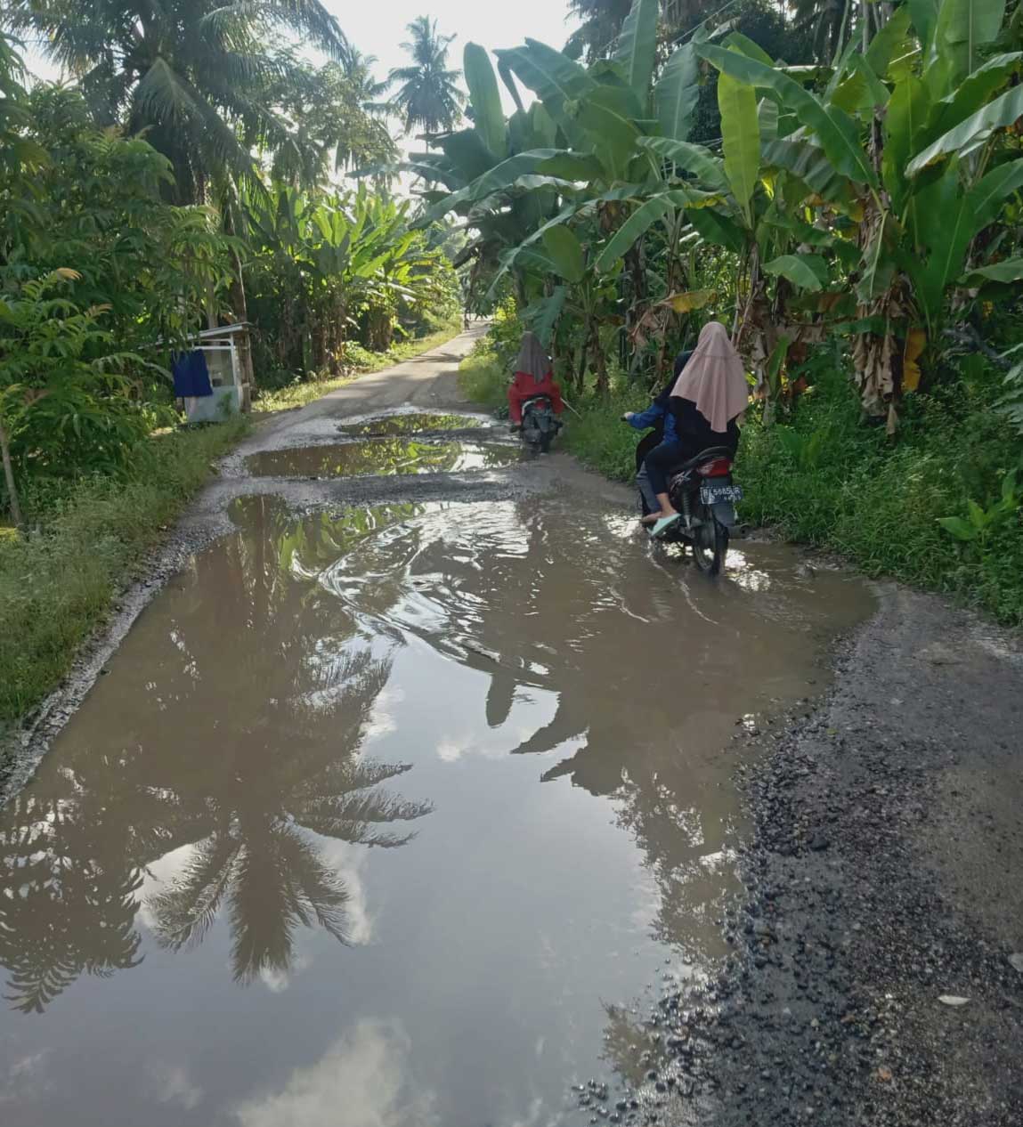 jalan rusak di pariaman