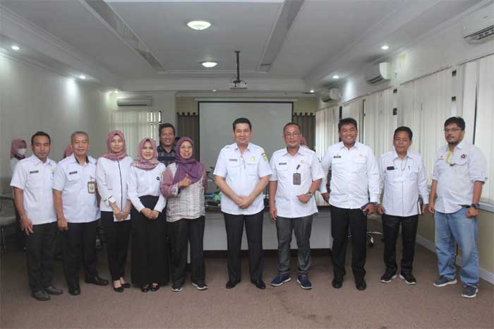 Foto bersama usai rapat