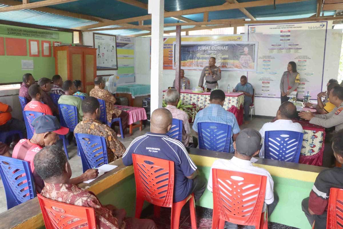 Kapolres dialog dengan warga