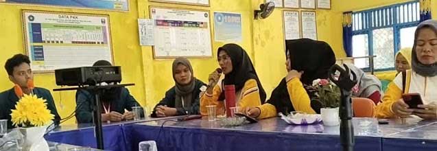 Mahasiswi paparkan program KKN