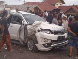 Diduga Rem Blong, Truk Hantam Lima Mobil dan Tiga Sepeda Motor di Panyalaian 6 Diduga Rem Blong, Truk Hantam Lima Mobil dan Tiga Sepeda Motor di Panyalaian