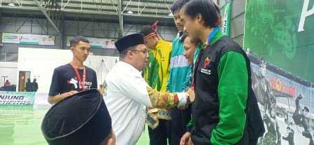 Kontingen PWNU Sumbar dapat ucapan selamat dari ofisial