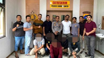 DI POLRES-Polisi amankan para terduga pelaku pencurian aset PLN di Sawahlunto. Pelaku diamankan di polres setempat, wajah pelaku dikabur dan dijepret, Rabu (25/1/2023). (ist)
