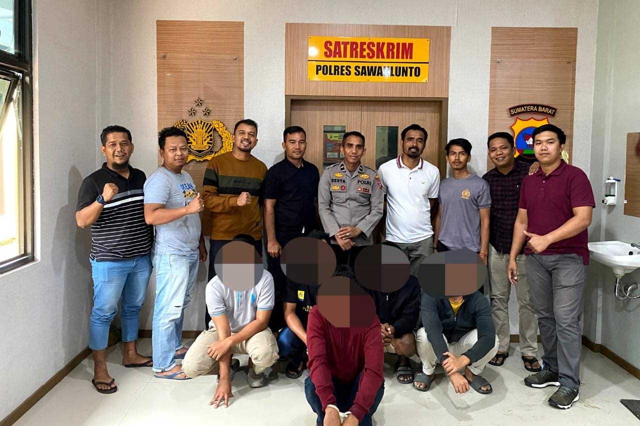DI POLRES-Polisi amankan para terduga pelaku pencurian aset PLN di Sawahlunto. Pelaku diamankan di polres setempat, wajah pelaku dikabur dan dijepret, Rabu (25/1/2023). (ist)