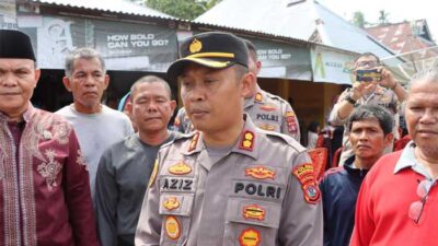 Kapolres Kota Pariaman. AKBP Abd. Azis bersama masyarakat Desa Marunggi, Jumat (3/2/2023). (Humas)