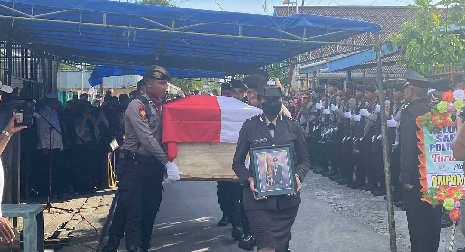 Pemakaman anggota polri yang jadi korban jembatan putus
