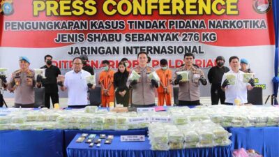 Kapolda Riau, Irjen M. Iqbal berikan keterangan pers terkait pengungkapan 276 kilogram sabu, Rabu (1/2/2023) di Pekanbaru. Dalam penangkapan itu, setua pelaku ditembak. (ES)