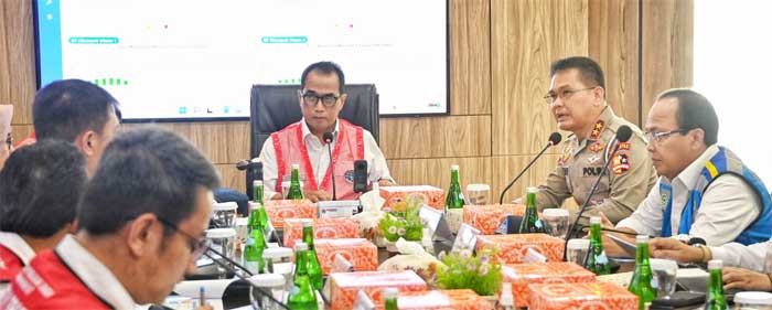 Menteri Perhubungan Budi Karya Sumadi, Minggu (19/3/2023) rapat koordinasi di kantor Jasa Marga Km 70B gerbang tol Cikampek Utama