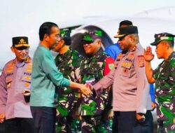 Presiden Kunjungi Papua, Pejabat Menyambut di Bandara
