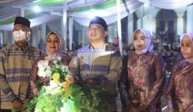 BUKA MTQ-Bupati Labuhanbatu, Erik Adtrada Ritonga buka MTQ di halaman Mesjid Raya Ujung Bandar Kecamatan Rantau Selatan, Selasa (7/3/2023).