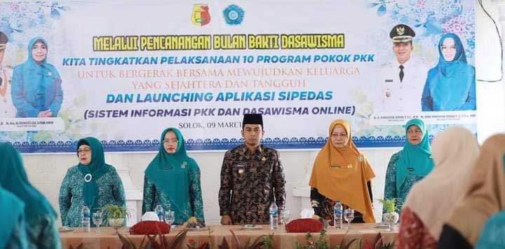 Pencanangan Bulan Bakti Dasawisma dan Launching Aplikasi Sipedas (Sistem Informasi PKK dan Dasawisma) di Balairung 99, Kota Solok, Kamis (9/3/2023).