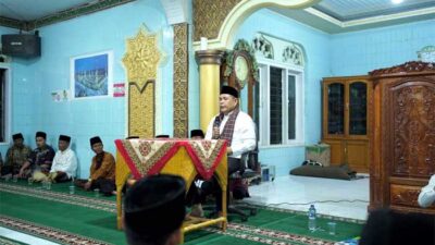 Bupati Epyardi safari Ramadan di Masjid Nurul Ubudiyah, Jorong Linjuang Koto Tinggi, Nagari Koto Gaek Guguak, Kecamatan Gunung Talang, Sabtu (25/3/2023).