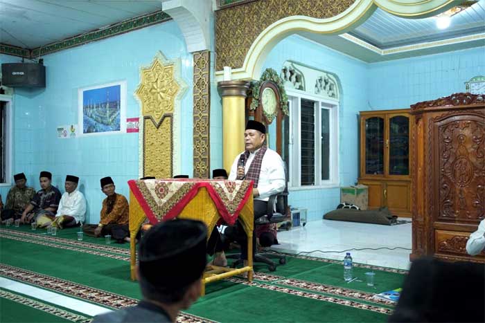 Bupati Epyardi safari Ramadan di Masjid Nurul Ubudiyah, Jorong Linjuang Koto Tinggi, Nagari Koto Gaek Guguak, Kecamatan Gunung Talang, Sabtu (25/3/2023).