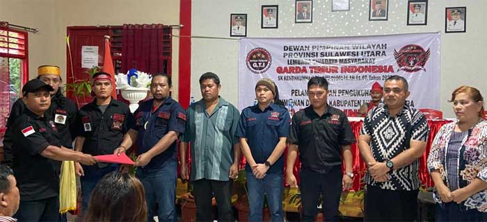 Penyerahan SK pengurusan DPD Garda Timur Indonesia di Kabupaten Minahasa Utara, Sabtu (4/3/2023). (ist)