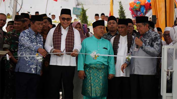 Bupati Solok, Epyardi Asda resmikan Masjid Raya Sulit Air, Sabtu (18/3/2023) di Nagari Sulit Air.