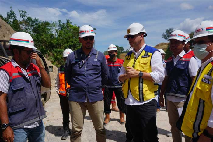 Jajaran PT Hutama Karya tinjau pembangunan tol