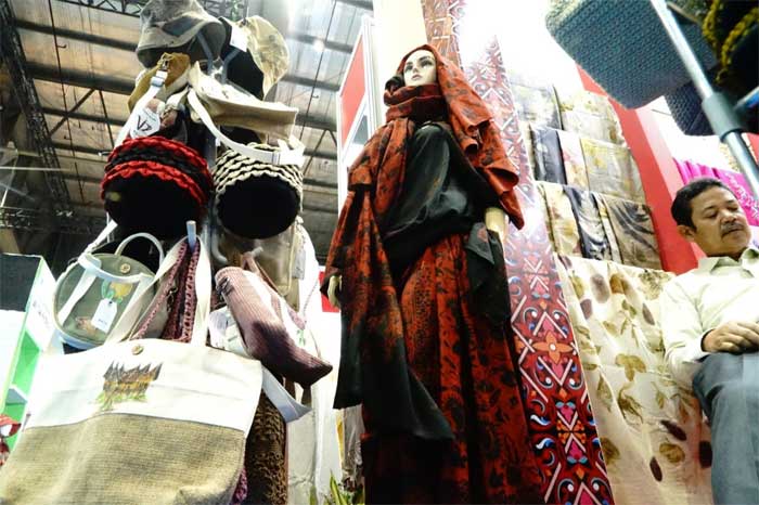 PAMERAN-Produk UKM Tanah Datar yang ditampilkan di pameran International Handicraft Trade Fair (Inacraft) 2023, Jakarta, Minggu (5/3/2023). (prokopim)