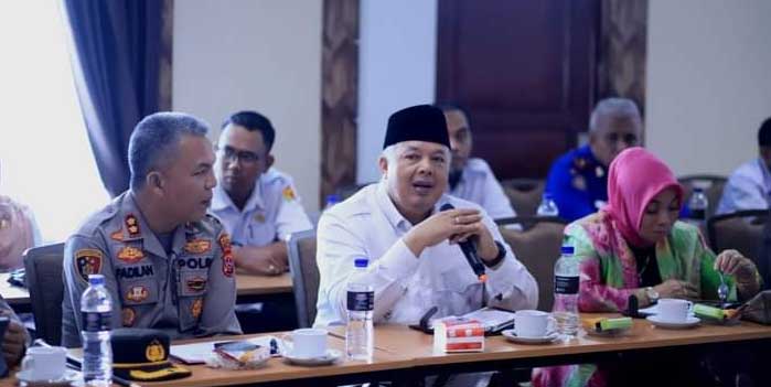 DISKUSI-Wali Kota Solok, Zul Elfian pimpin focus group discussion sekaligus persiapan kegiatan Latsitardanus LXIII di Solok Primer Hotel, Rabu (8/3/2023)