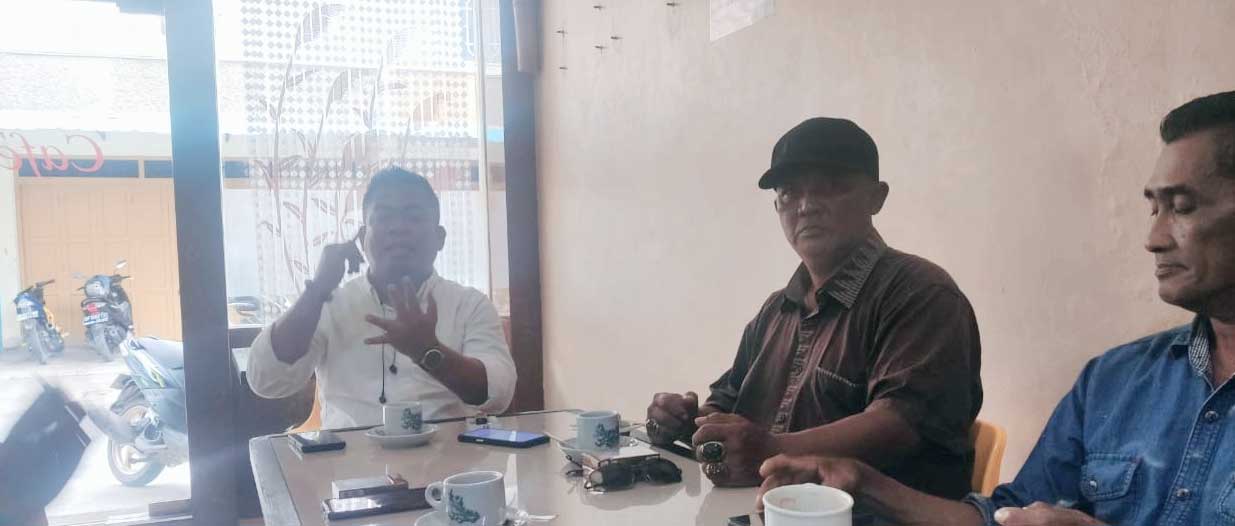 Tokoh pemuda Desa Belungkur, Kecamatan Lingga Timur, Kabupaten Lingga, Provinsi Kepulauan Riau, Zuhardi alias Juai berikan keterangan pers, Sabtu (4/3/2023).