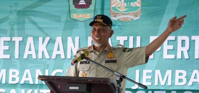 Gubernur Mahyeldi