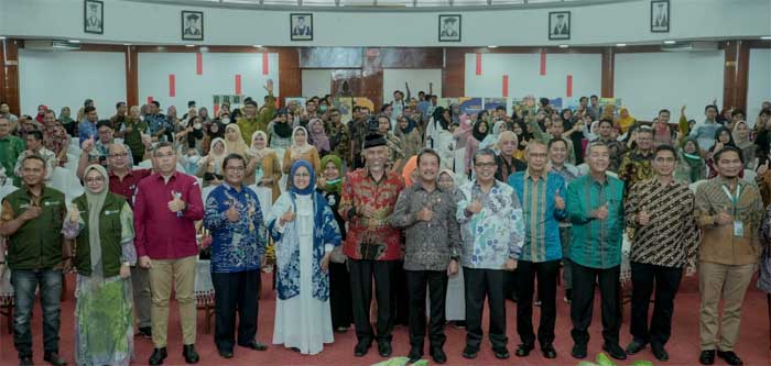Menteri Kelautan dan Perikanan, Wahyu Trenggono, Gubernur Mahyeldi dan Rektor Yuliandri dan sivitas akademika Unand, Kamis (16/3/2023) di convention hall kampus Limau Manis, Padang.