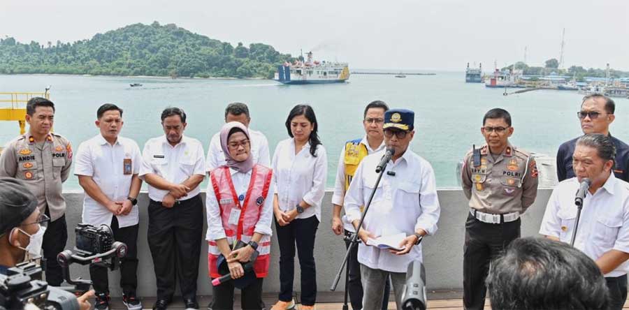 KETERANGAN PERS-Menteri Perhubungan Budi Karya Sumadi, Sabtu (11/3/2023) beri keterangan pers usai rapat koordinasi membahas upaya antisipasi kepadatan di penyeberangan Merak. (ist)