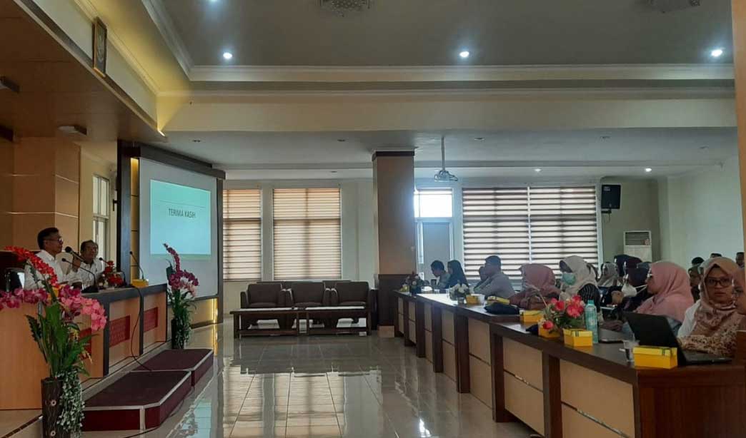 Wakil Rektor I Bidang Pendidikan dan Kemahasiswaan, Prof. Mansyurdin buka pelatihan pekerti dan program applied approach yang diadakan Universitas Andalas dan dilaksanakan di sekolah pascasarjana.