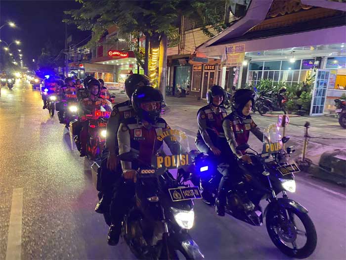 PATROLI-Personel Polda Riau yang laksanakan patroli, Kamis (9/3/2023) malam. (ist)