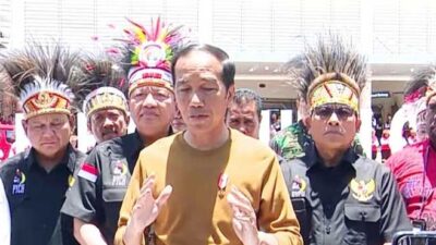 Presiden Joko Widodo memberikan keterangan pers usai meresmikan Papua Youth Creative Hub di Jayapura, Papua, Selasa (21/3/2023). (Sekretariat Presiden)