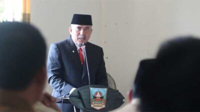 SERAH TERIMA- Sekretaris Daerah Kabupaten Dharmasraya, Adlisman pimpin serah terima camat Asam Jujuhan di aula kantor camat setempat, Selasa (7/3/2023).