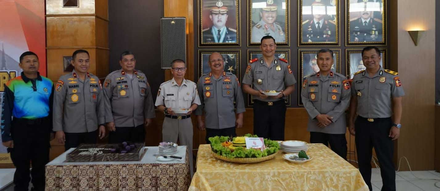 Foto bersama usai perayaan HUT Sespim polri yang ke-58 di gedung Andrawina Sespim Lembang, Senin (20/3/2023). (ist)