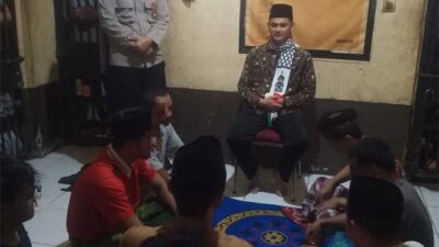 Ustad beri tausiyah pada tahanan di Polres Inhil. (humas)