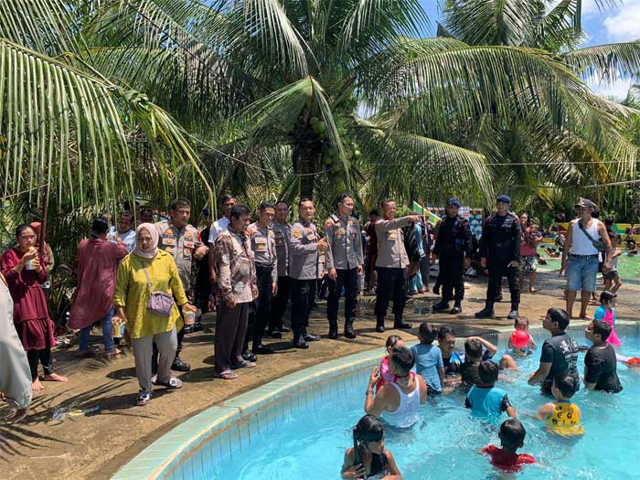 Wakapolres dan rombongan pantau warga di objek wisata