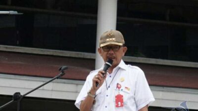 Bupati beri arahan dalam apel. (pesisirbaratkab.go.id)