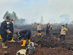 Saat Warga Berlebaran, Mereka Berjibaku Padamkan Api
