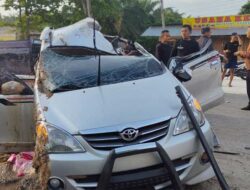 Avanza Tabrak Truk di Kampar, Tiga Tewas, Dua Luka 4 Avanza Tabrak Truk di Kampar, Tiga Tewas, Dua Luka