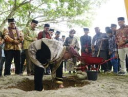 KAN Pagaruyung Dikukuhkan, Wakil Menteri Tenaga Kerja Bergelar Datuak Rajo Basa
