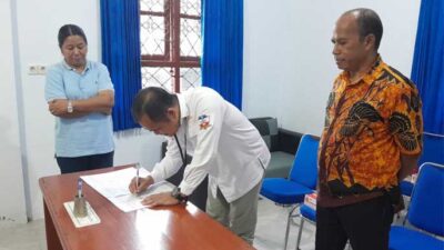 Penandatanganan MoU antara Pemkab Kaimana dengan jajaran perbankan.