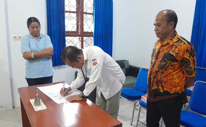 Penandatanganan MoU antara Pemkab Kaimana dengan jajaran perbankan.