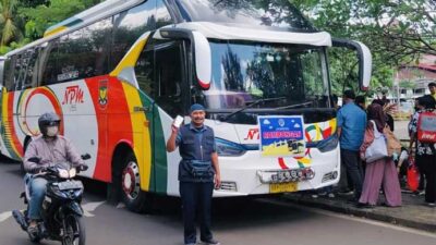 Dua Bus NPM Bawa Mahasiswa Mudik ke Padang Panjang
