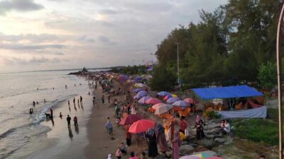 Wisatawan Berjubel ke Pariaman, Perolehan PAD Berlipat-lipat