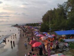 Wisatawan Ramai, Kota Pariaman Cuan Jutaan Rupiah