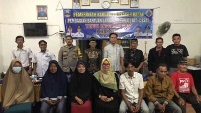 Foto bersama setelah penyerahan BLT Dana Desa di Pekon Serai