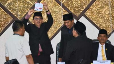 Pengitungan suara usai pemilihan wakil wali kota di DPRD Padang
