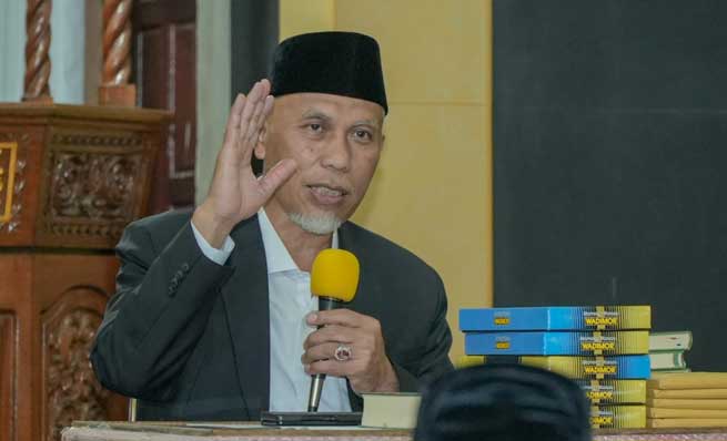 Gubernur Mahyeldi