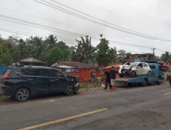 Tabrakkan di Dharmasraya, Dua Mobil Rusak Parah, Penumpang Luka